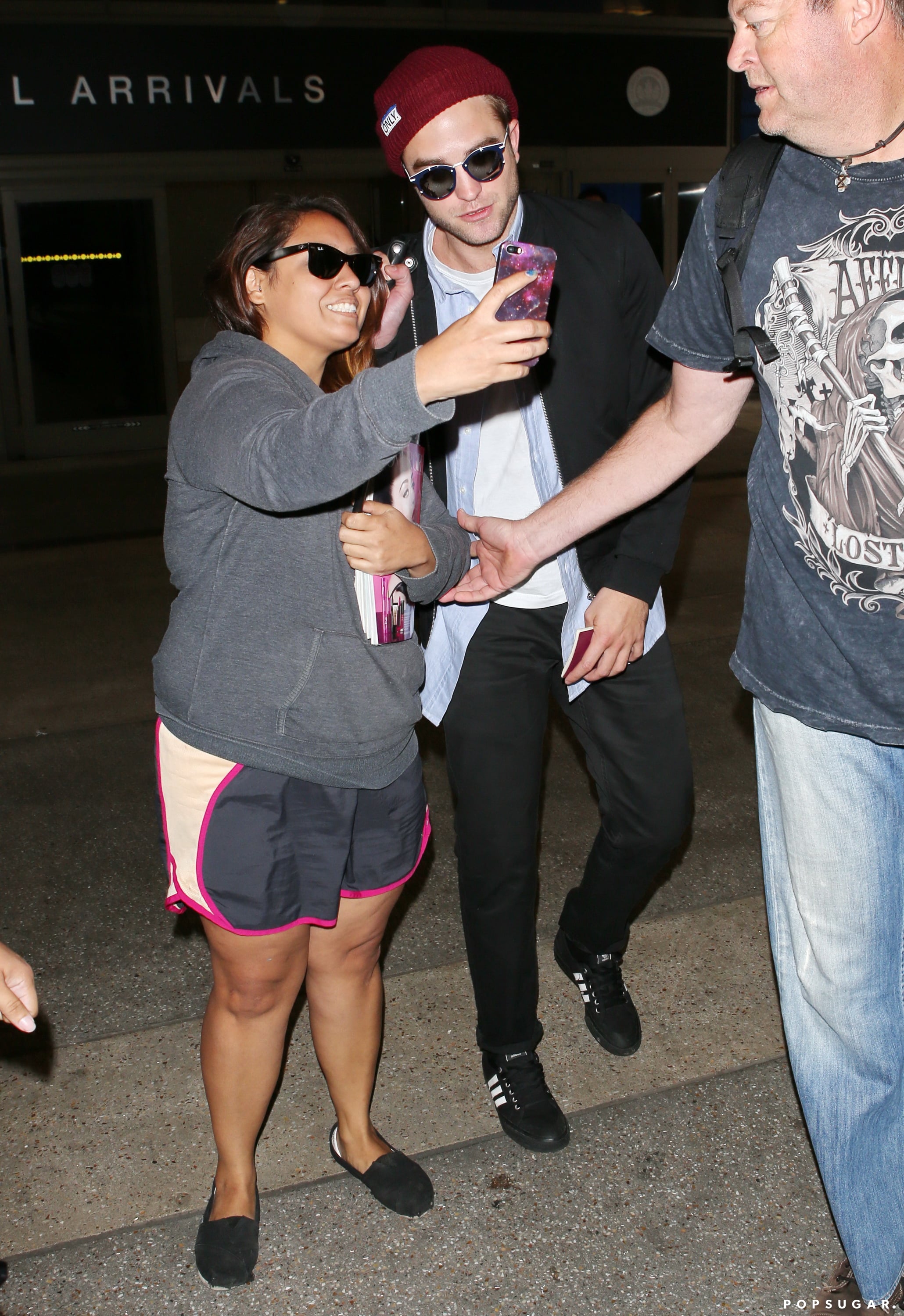 Robert Pattinson Takes a Selfie With a Fan | Photos | PS Celebrity