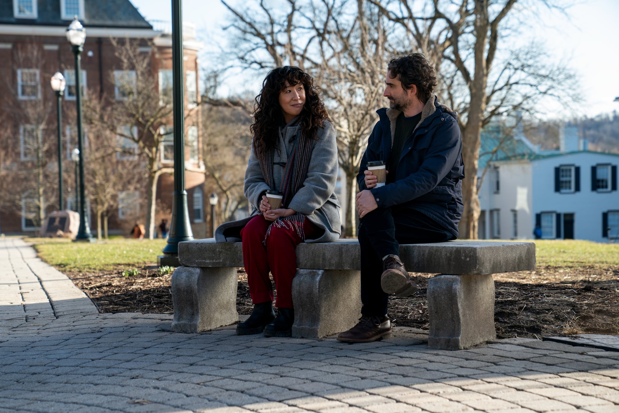 THE CHAIR (L to R) SANDRA OH as JI-YOON and JAY DUPLASS as BILL in episode 106 of THE CHAIR Cr. ELIZA MORSE/NETFLIX © 2021