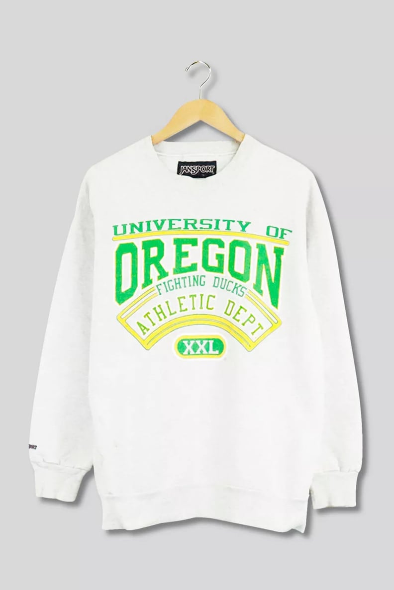 College-Sweatshirt Outfit: JanSport Vintage University of Oregon Crewneck