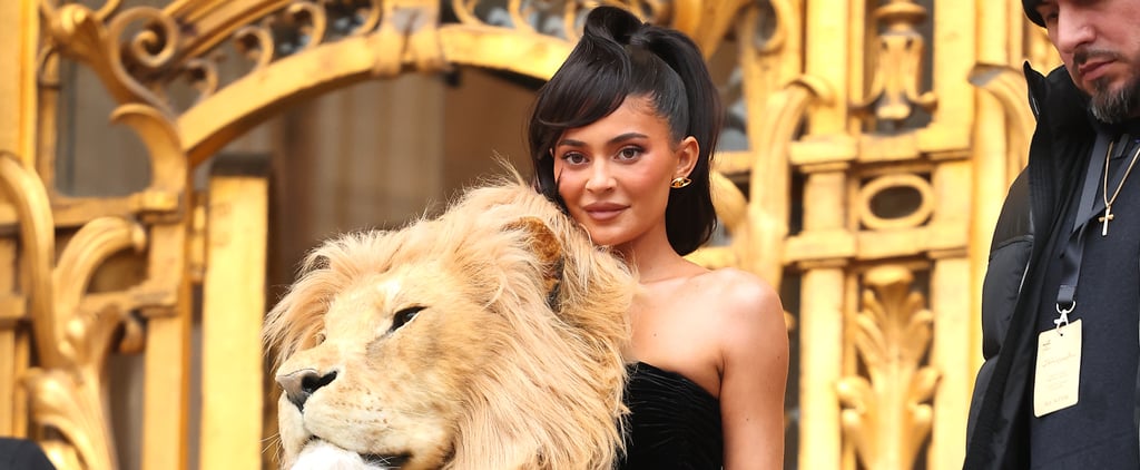 Kylie Jenner在Schiaparelli巴黎秀场上的狮子头裙