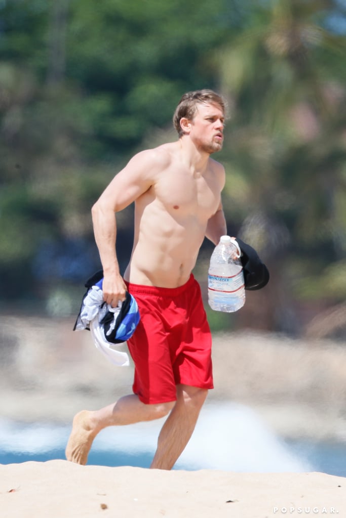 Shirtless-Charlie-Hunnam-Hawaii-Pictures