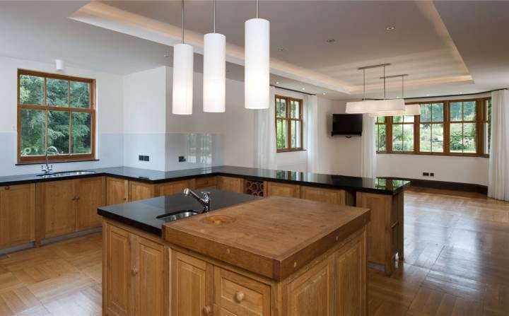 Tom Cruise Lists the UK Mansion He Bought With Katie Holmes