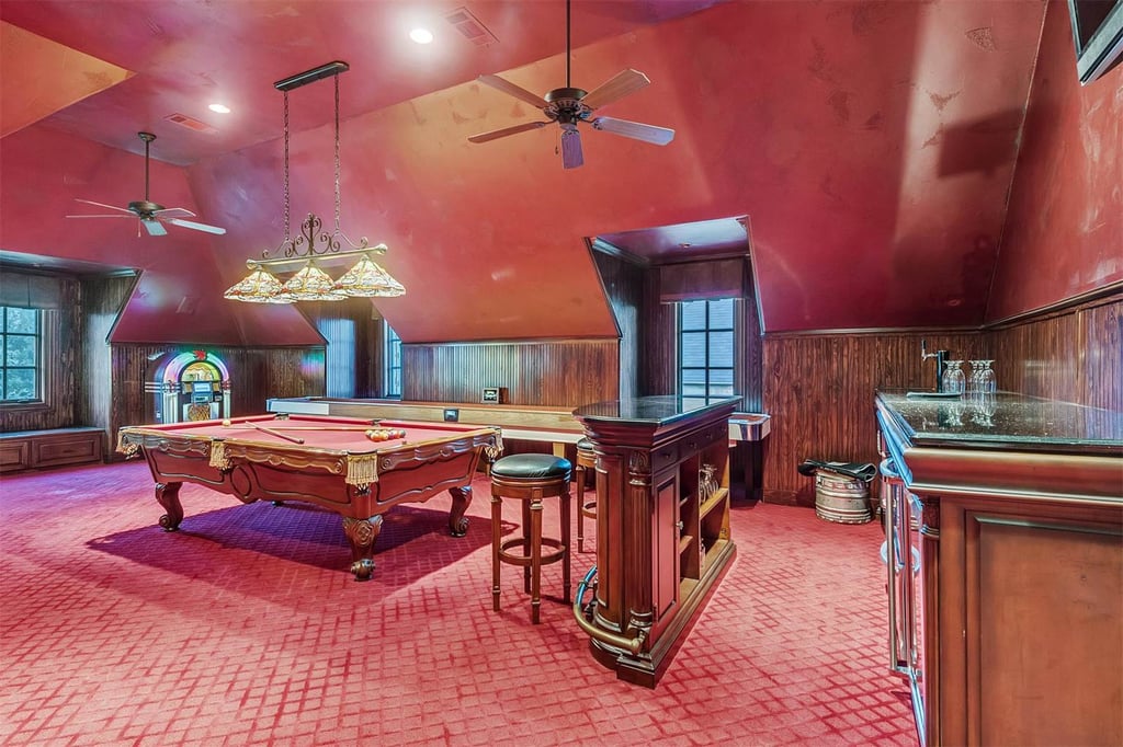 Selena Gomez Selling Her Texas Mansion