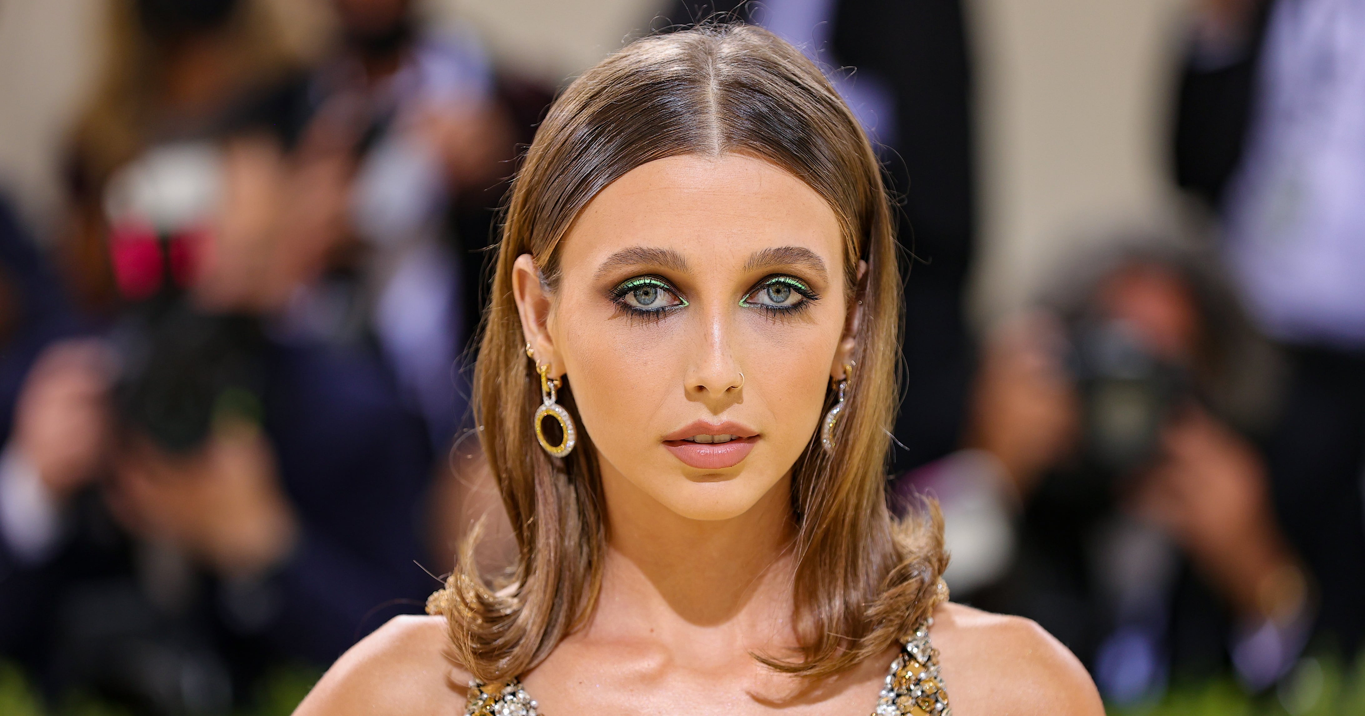 Emma Chamberlain's Makeup Artist Explains Her Glowing Met Gala Look –  StyleCaster