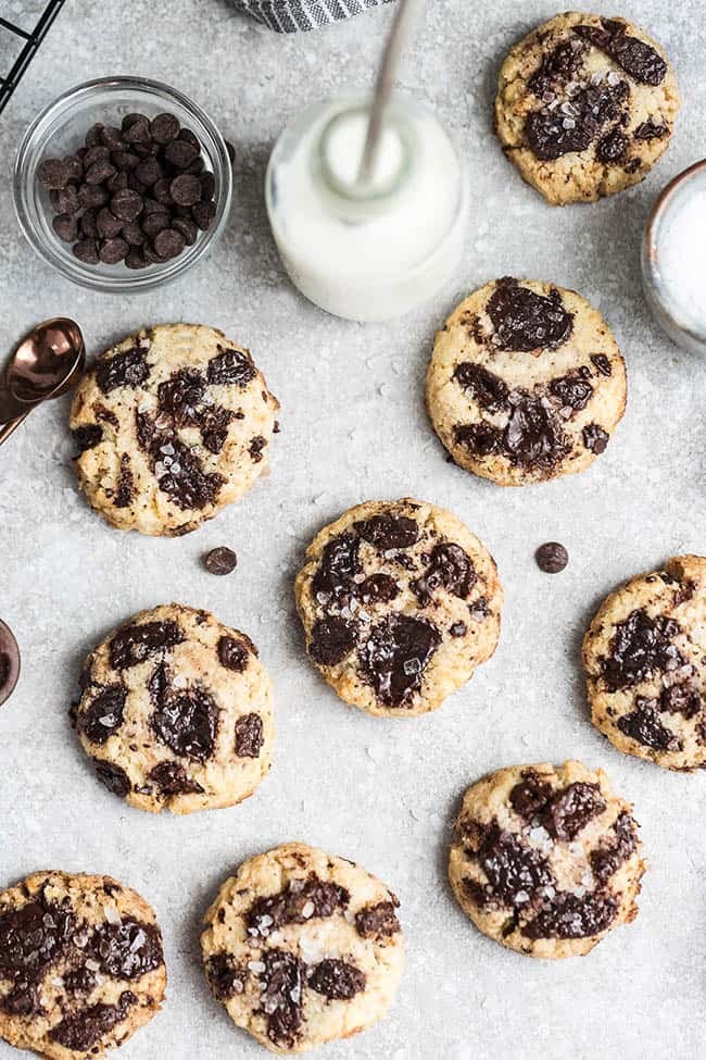 Keto Chocolate Chip Cookies