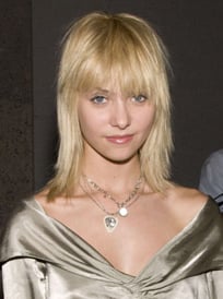 Photo Of Gossip Girl Actress Taylor Momsen With Bangs New Fringe Hair At New York Fashion Week Bleach Blonde Mullet Style Trend Popsugar Beauty Uk