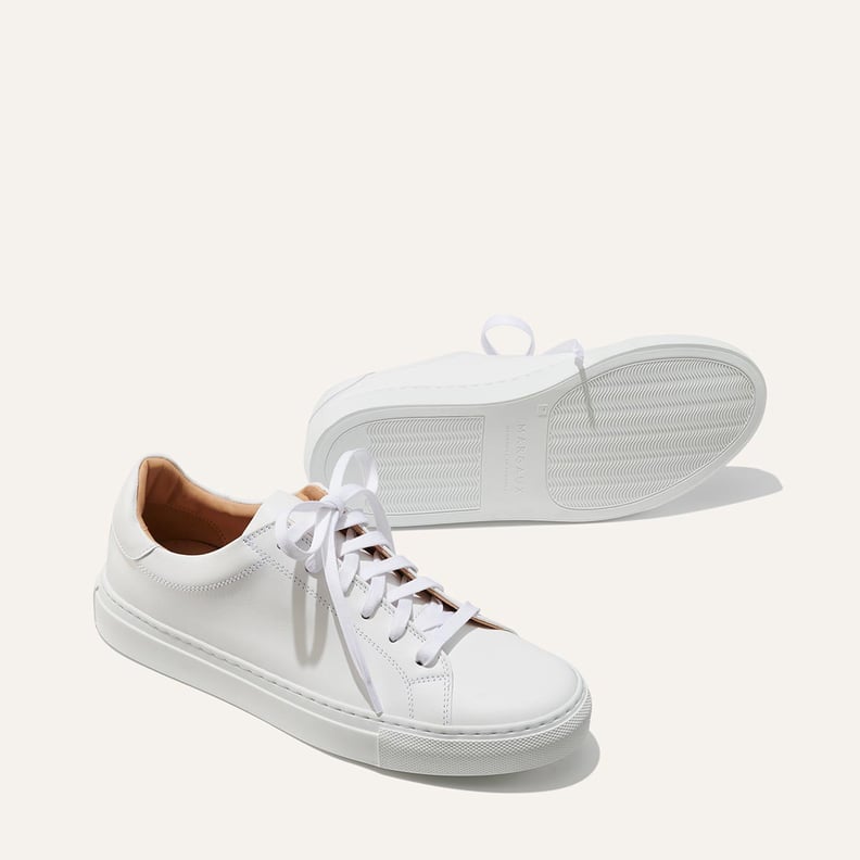 干净的白色运动鞋吗