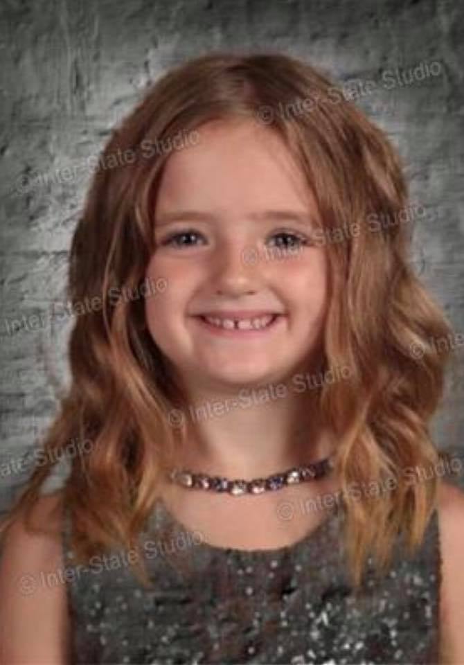 Girl's School Picture Day Green Screen Mistake POPSUGAR Family Photo 8