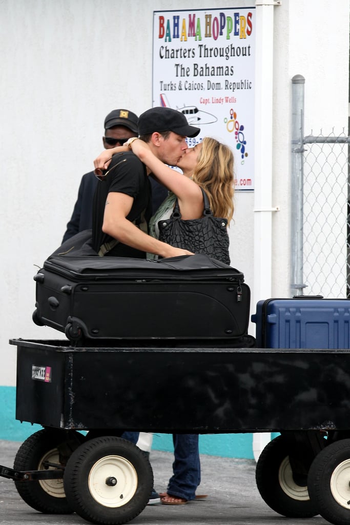 Jennifer Aniston and John Mayer Kissing