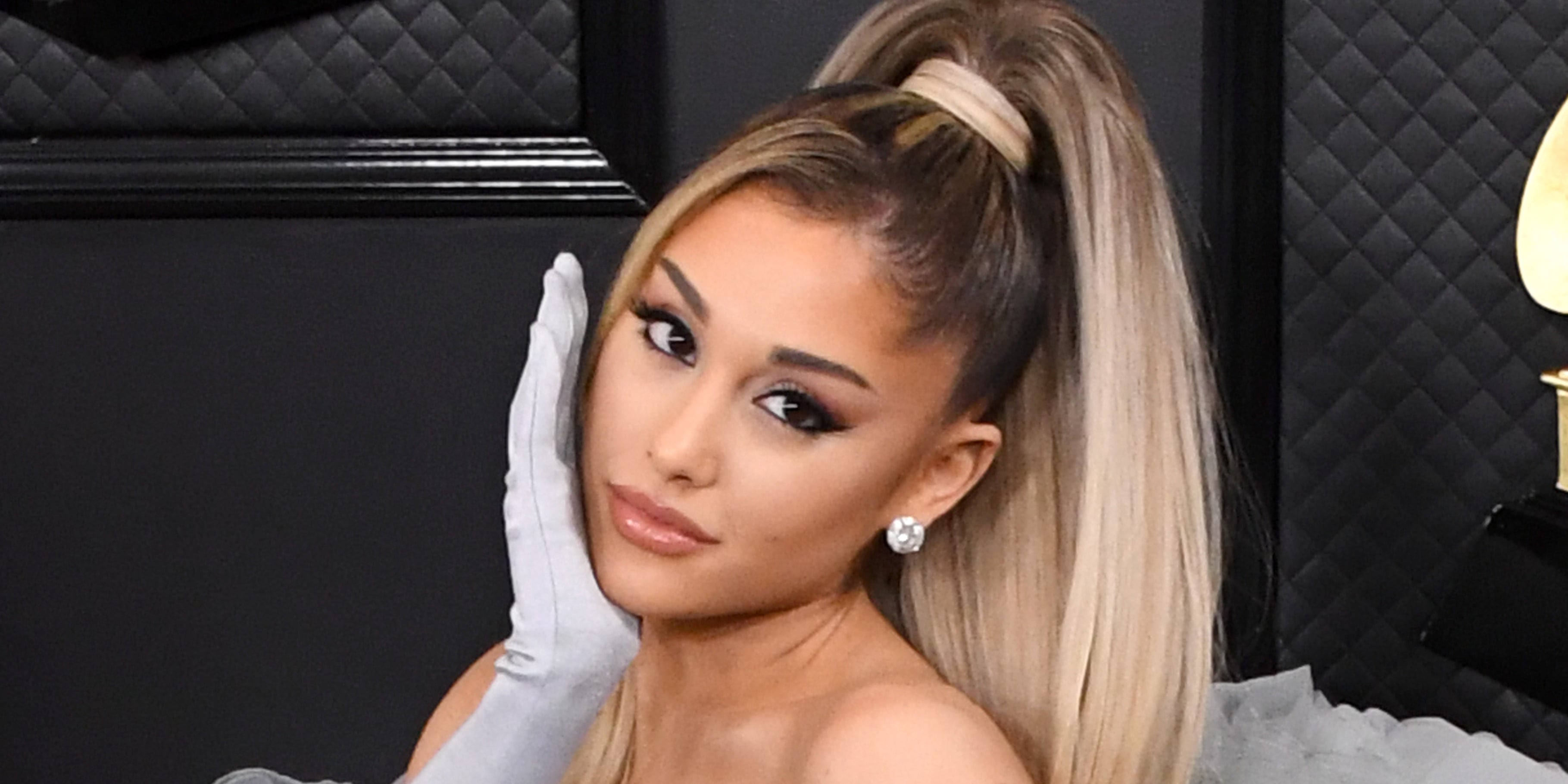 Ariana Grande Con El Pelo Blanco