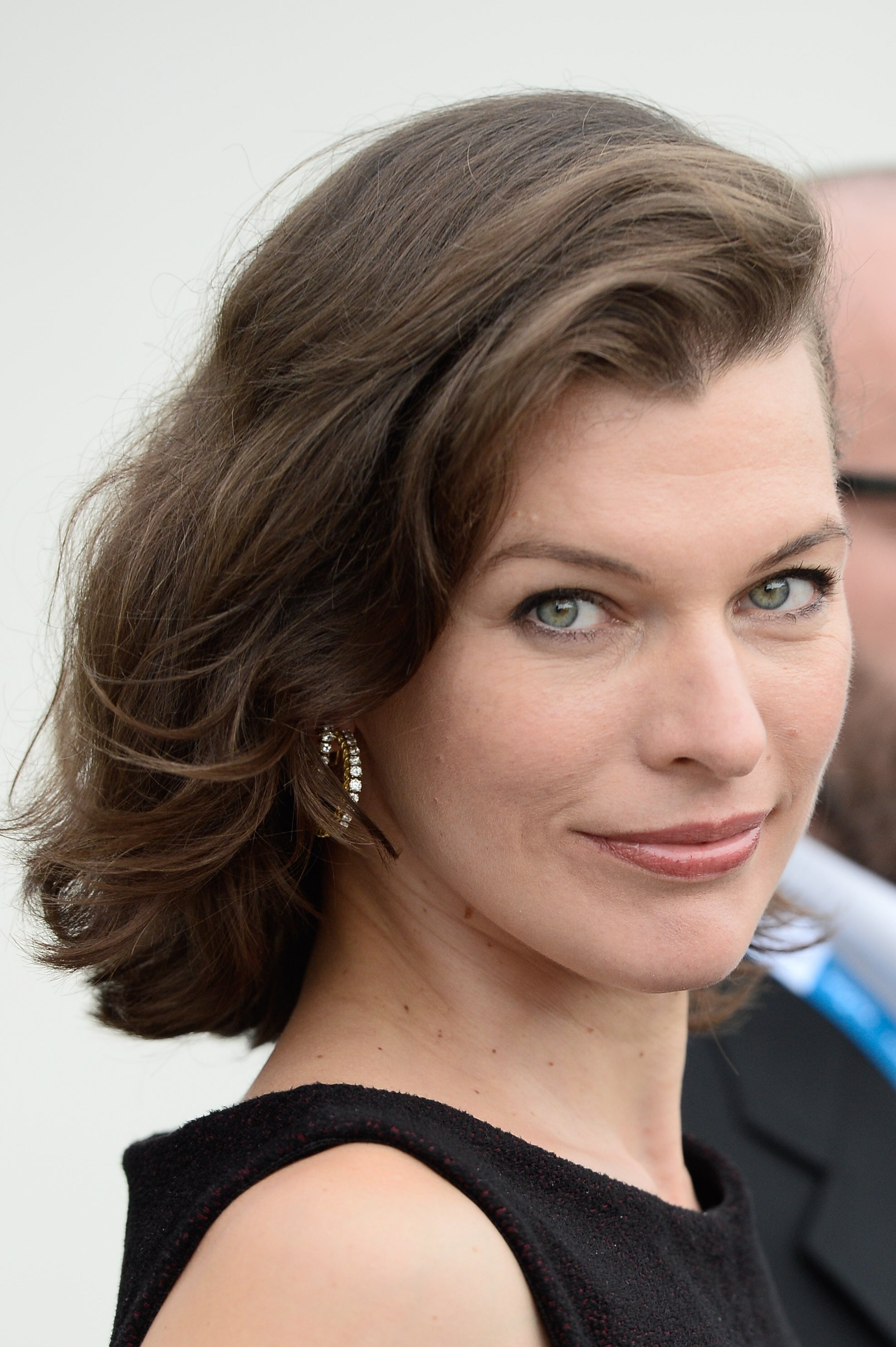 Milla Jovovich Taylor Swift Ditches The Red Lip And Looks Magnificent Popsugar Beauty Photo 10