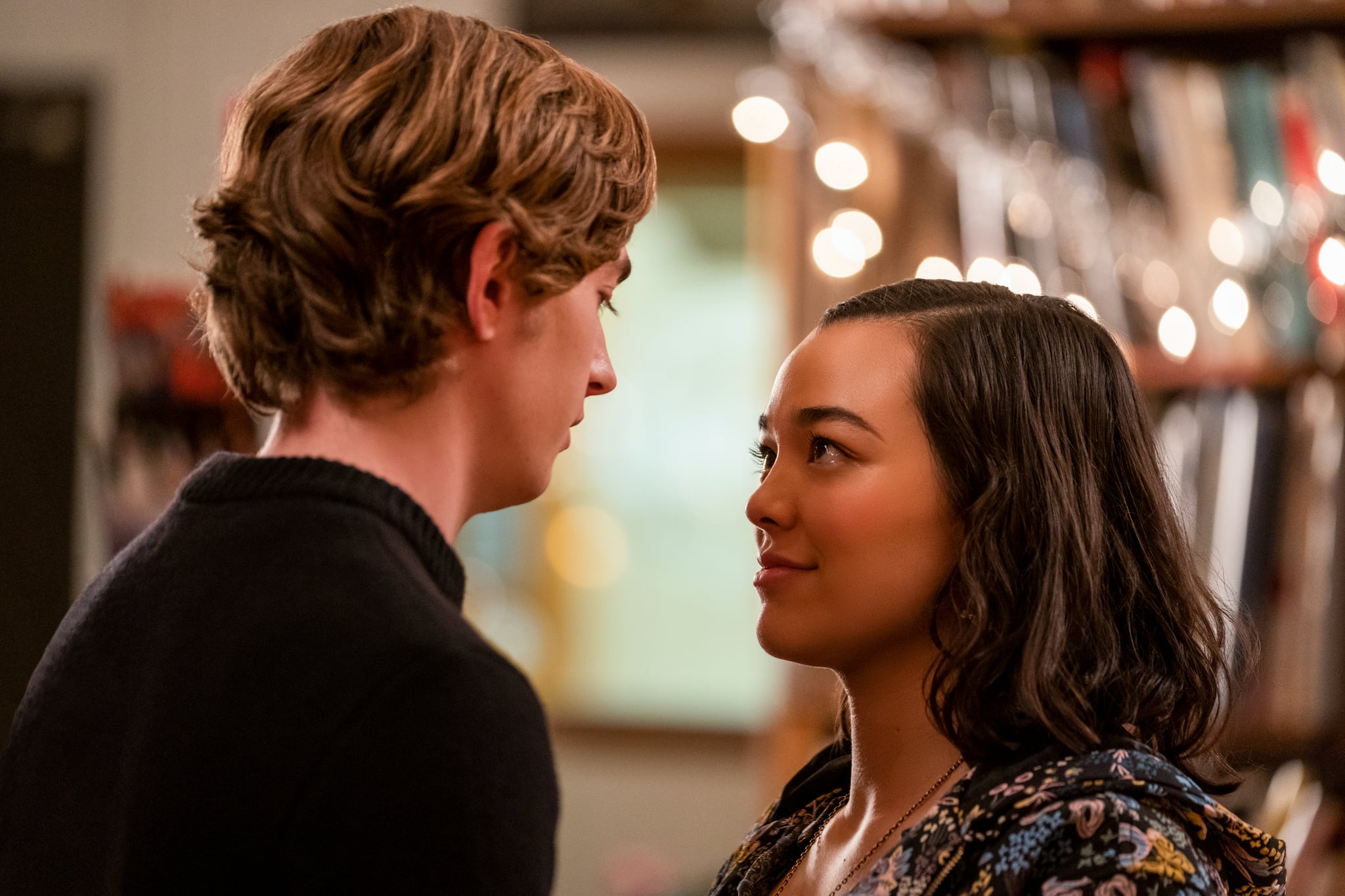 DASH AND LILY (L to R) AUSTIN ABRAMS as DASH and MIDORI FRANCIS as LILY in episode 108 of DASH AND LILY Cr. ALISON COHEN ROSA/NETFLIX  2020
