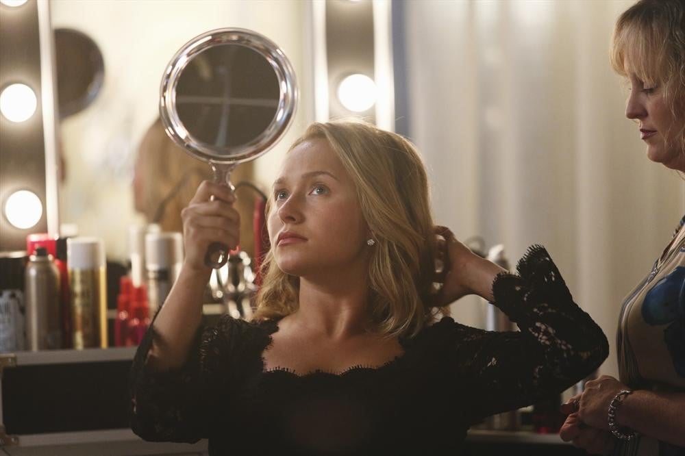 And like magic, Juliette has a short new 'do. Are we supposed to believe she cut her own hair?