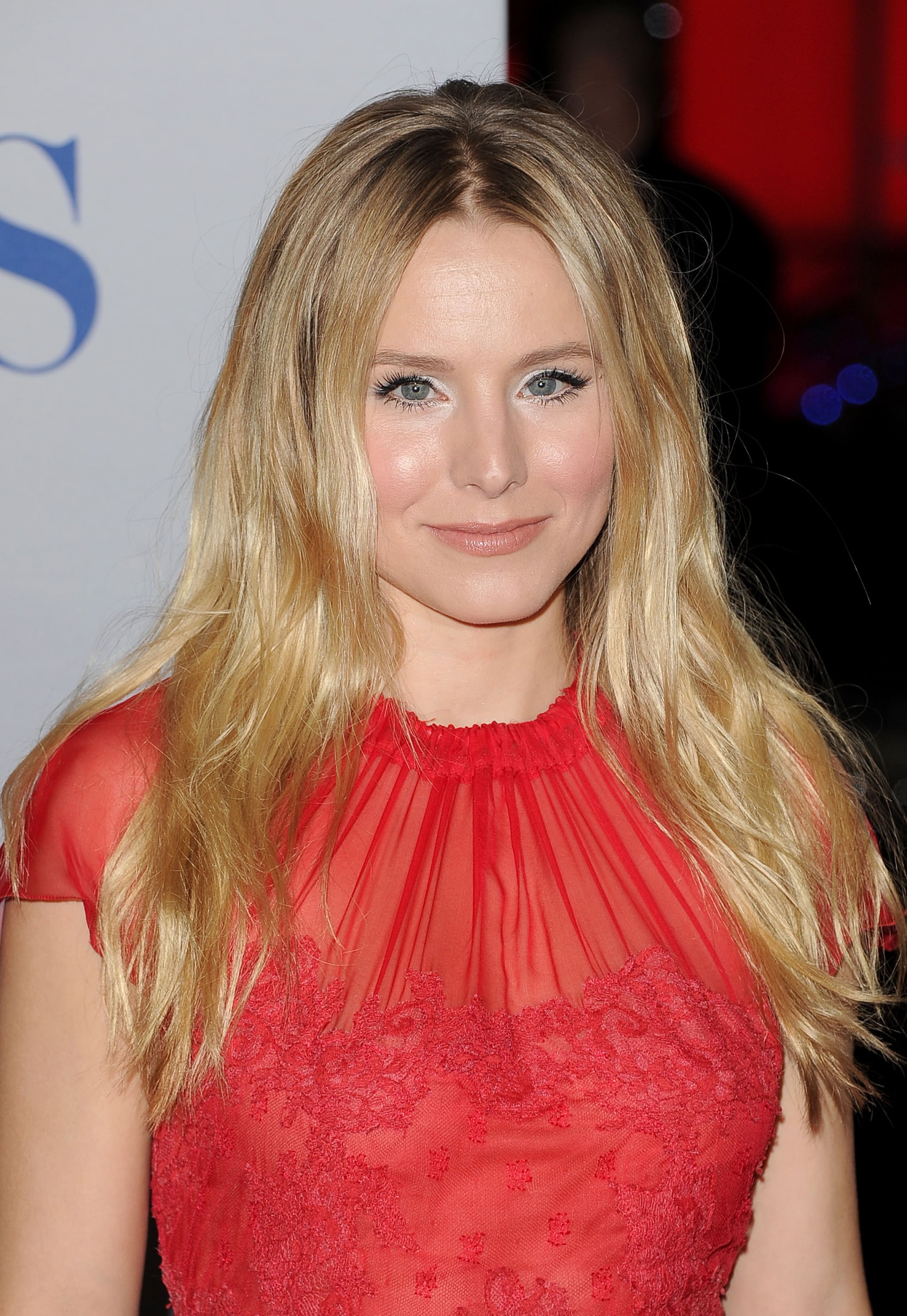 Kristen Bell wore her hair long and loose.