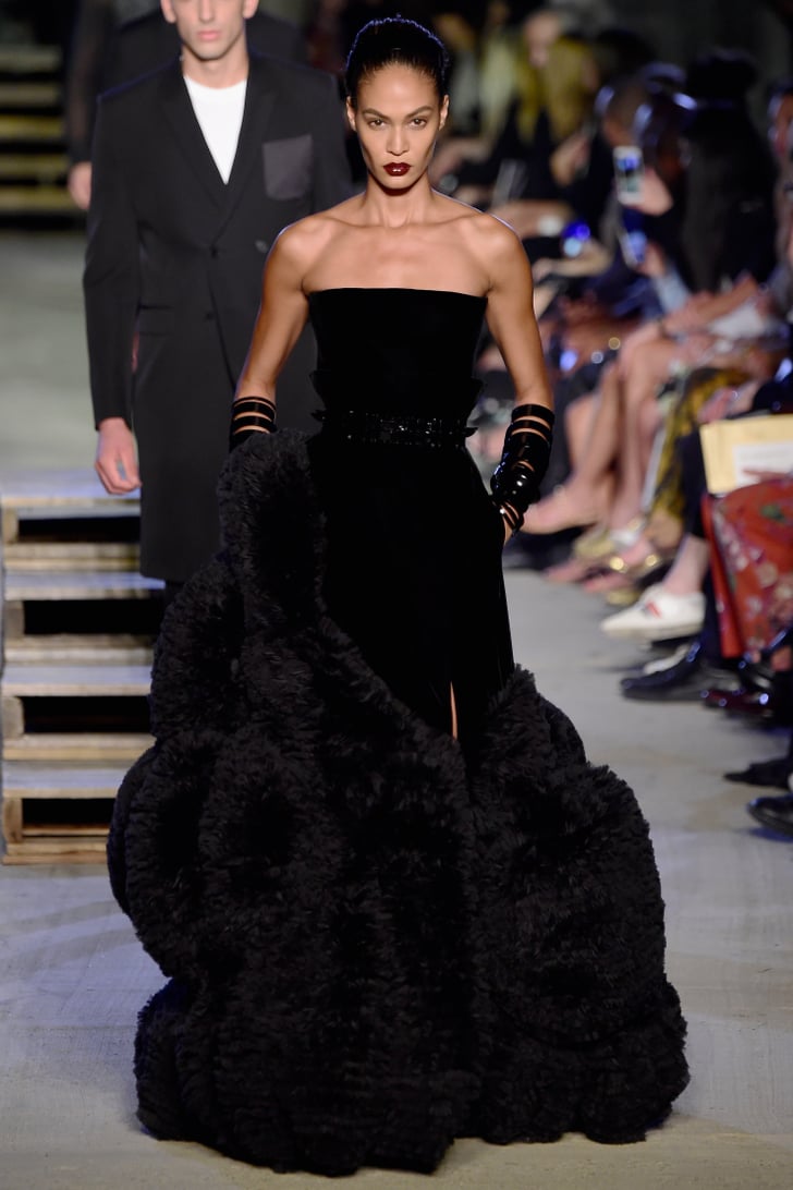 Joan Smalls wore a dramatic strapless ball gown that was complete ...