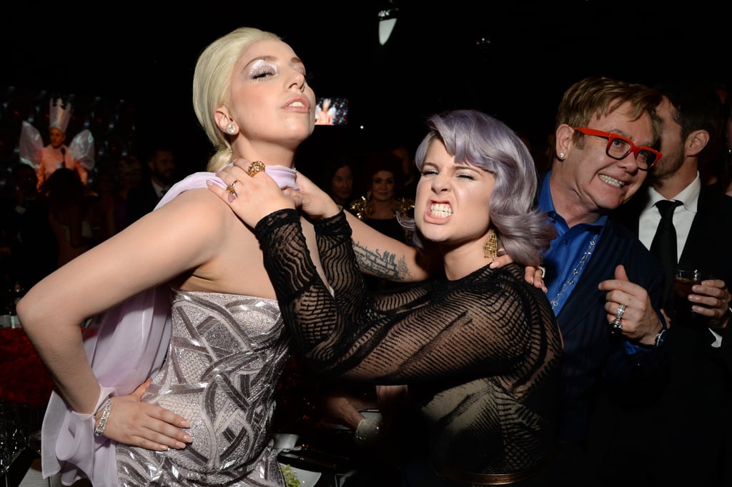 Kelly Osbourne pretended to choke Lady Gaga at the Elton John viewing party.