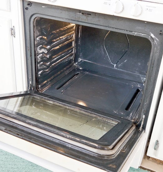9 Best DIY Oven Cleaners That Remove Grime and Grease