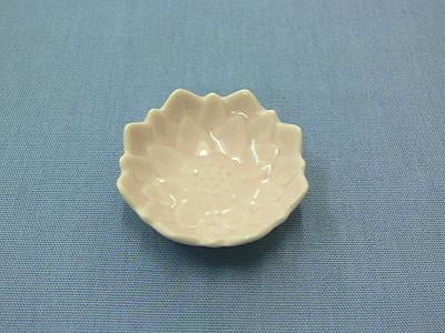 30 Pack of Mini Pink Chrysanthemum Plates ($50)