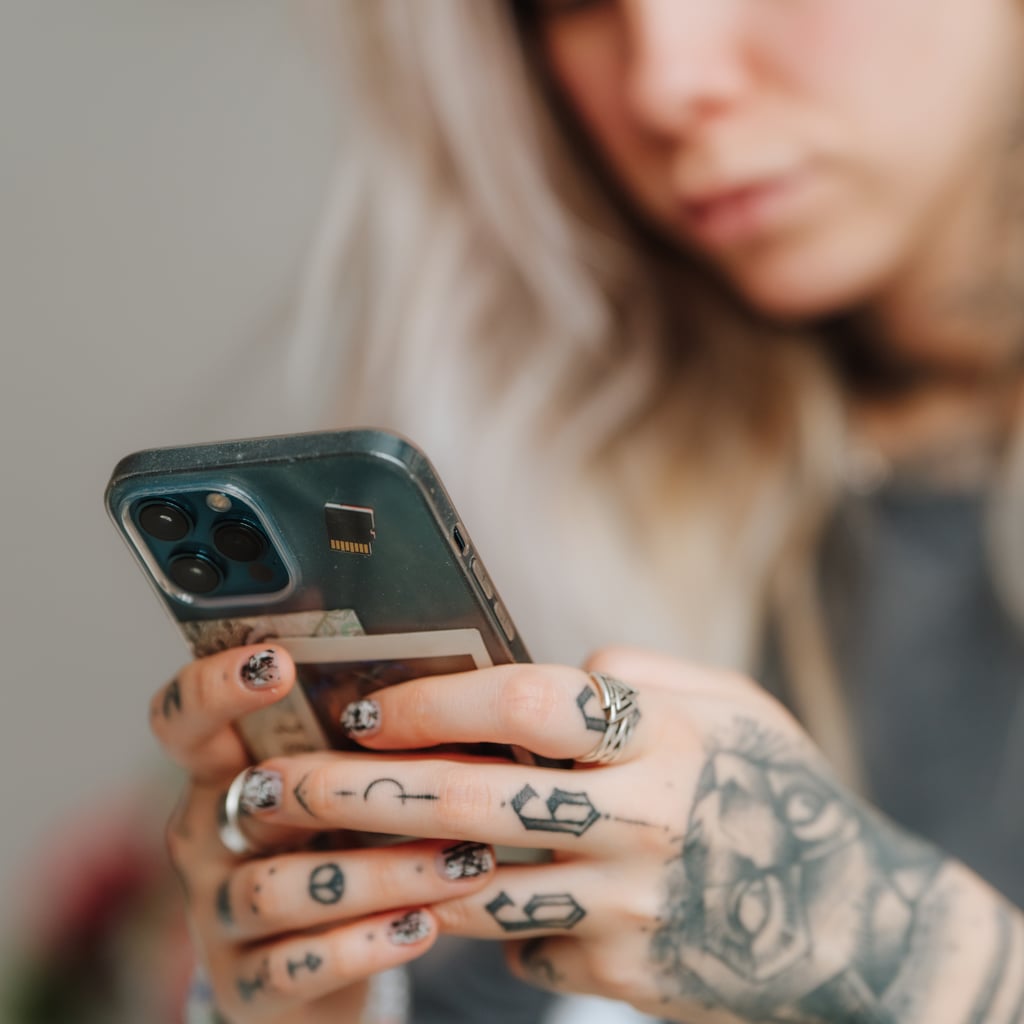 How to Flirt Over Text Messages, According to Dating Experts