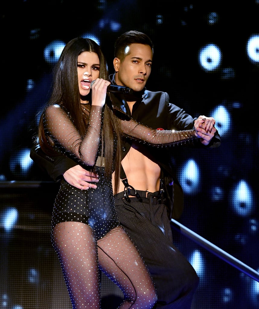 Selena Gomez Performing at the 2015 AMAs Pictures