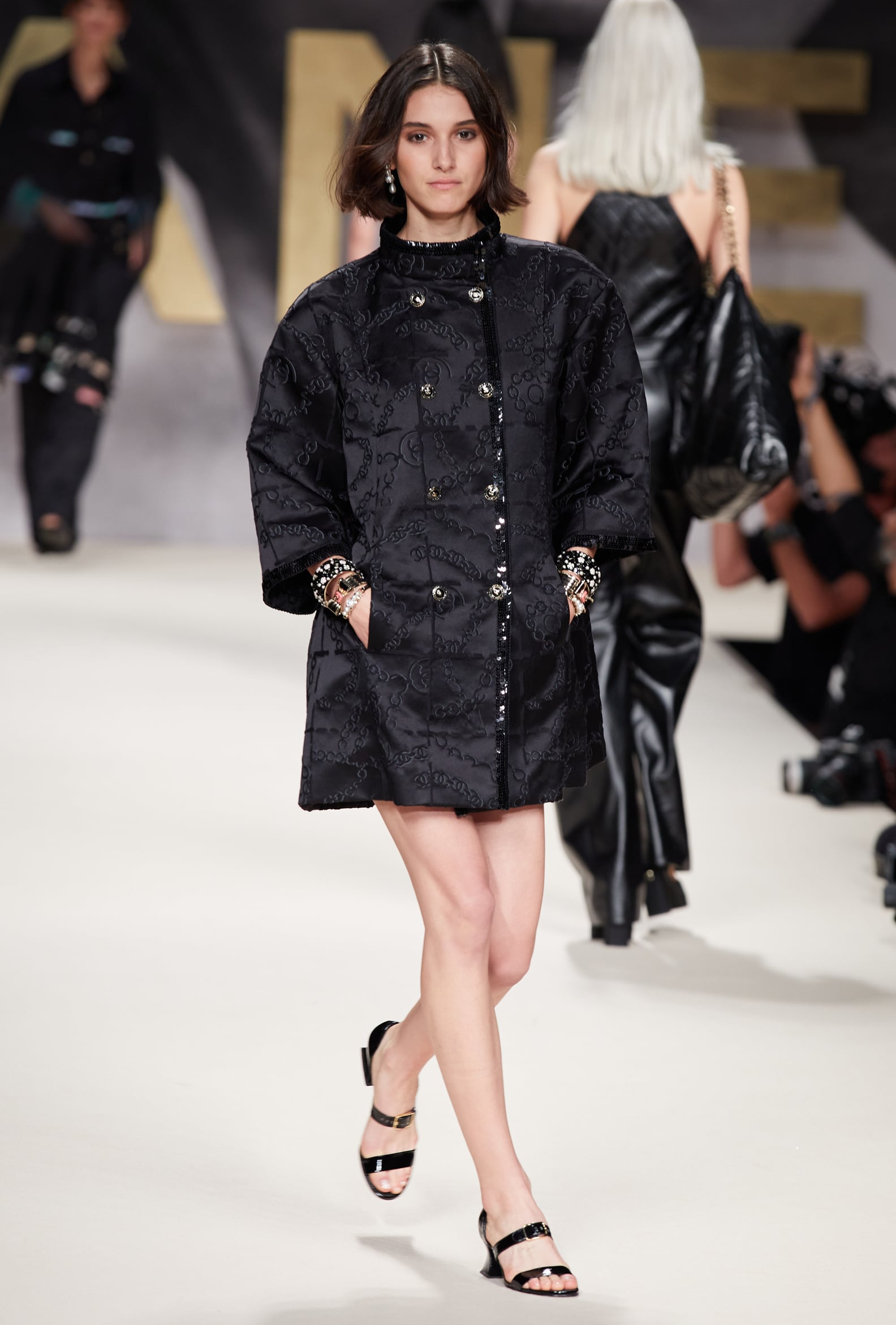 Chanel's SS22 Show Was a Throwback to the '90s Runway | PS Fashion