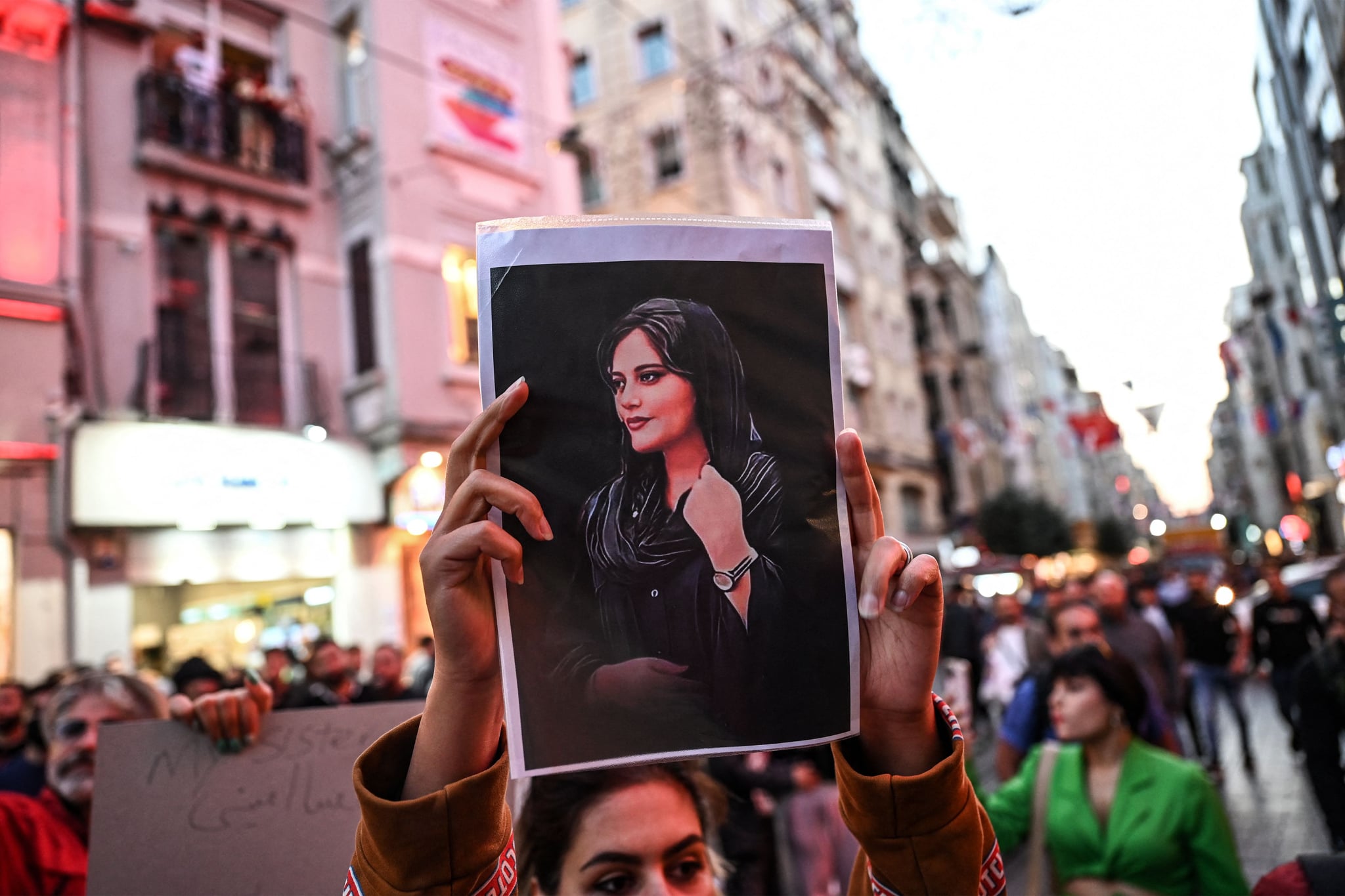 Women Are Cutting Their Hair in Solidarity With Mahsa Amini