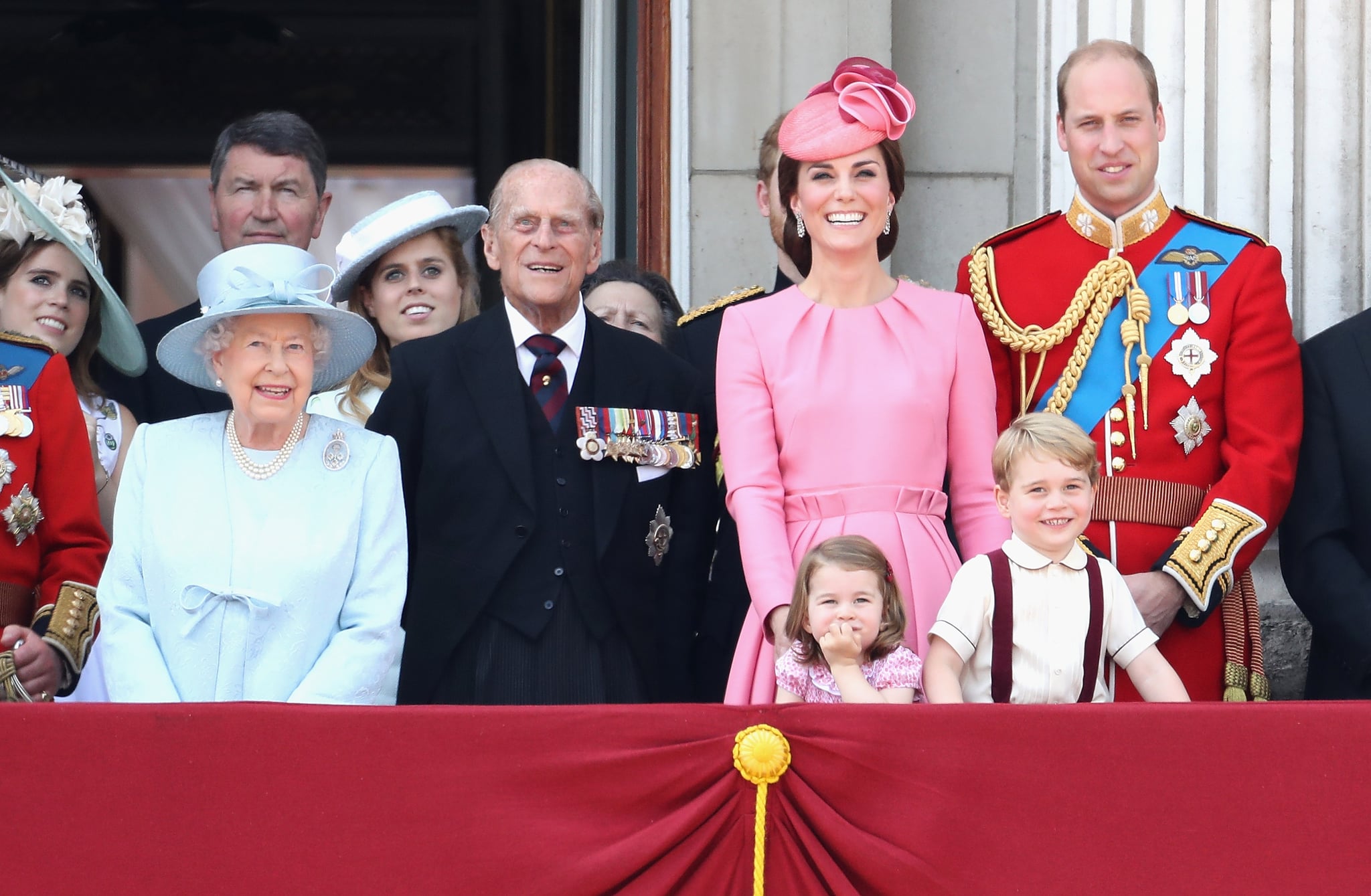 LONDON, ENGLAND - JUNE 17:  (L-R) Queen Elizabeth II, Prince Philip, Duke of Edinburgh, Catherine, Duchess of Cambridge, Princess Charlotte of Cambridge, Prince George of Cambridge and Prince William, Duke of Cambridge look out from the balcony of Buckingham Palace during the Trooping the Colour parade on June 17, 2017 in London, England.  (Photo by Chris Jackson/Getty Images)