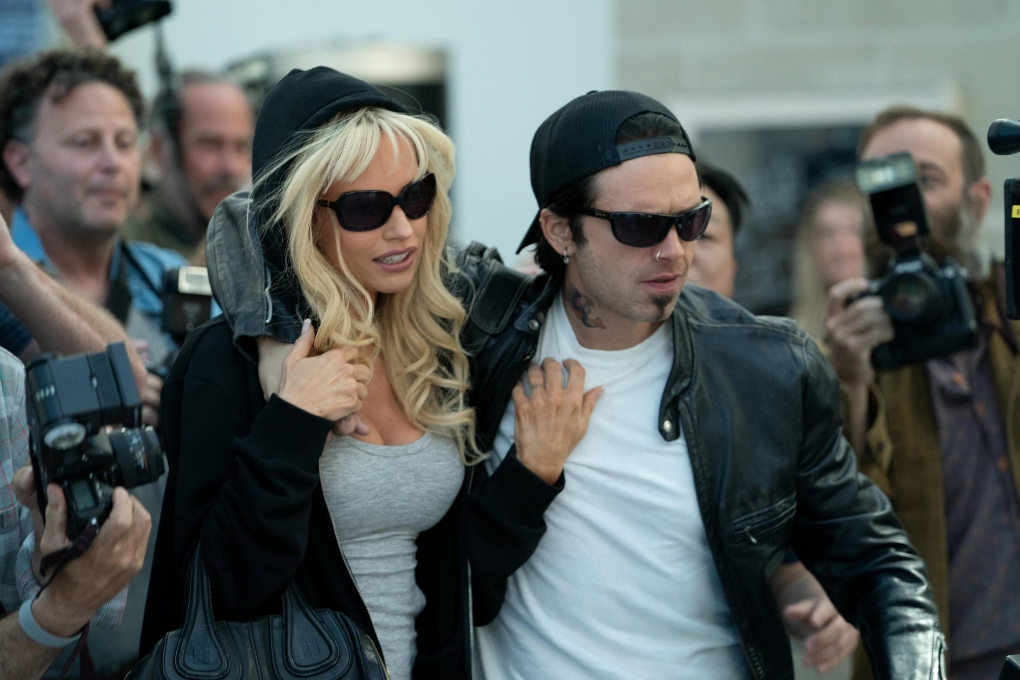 PAM & TOMMY, (aka PAM AND TOMMY), from left: Lily James as Pamela Anderson, Sebastian Stan as Tommy Lee, 'I Love You, Tommy', (Season 1, ep. 102, aired Feb. 2, 2022). photo: Erin Simkin / Hulu / Courtesy Everett Collection