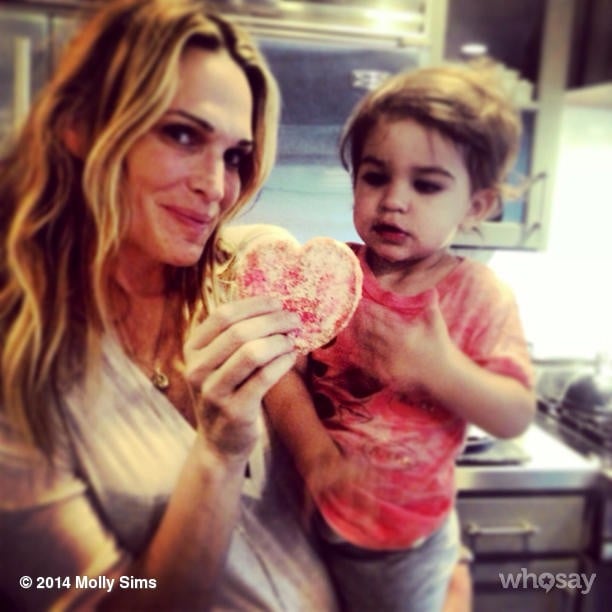 Molly Sims and Brooks Stuber got sweet with their Valentine's Day cooking.
Source: Instagram user mollybsims