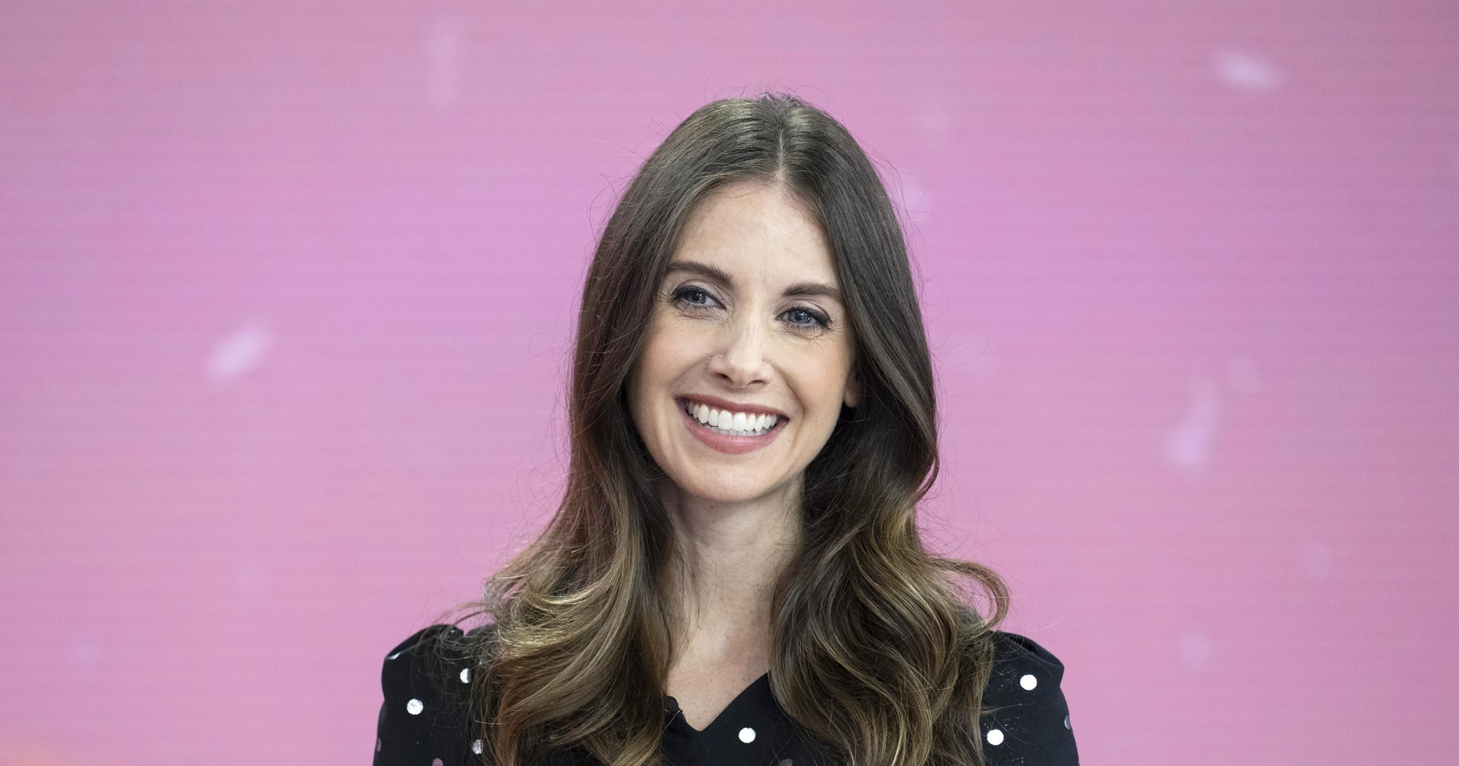 Alison Brie Did 10 Chin-Ups in 28 Seconds, and Sarah Hyland Wants Tips