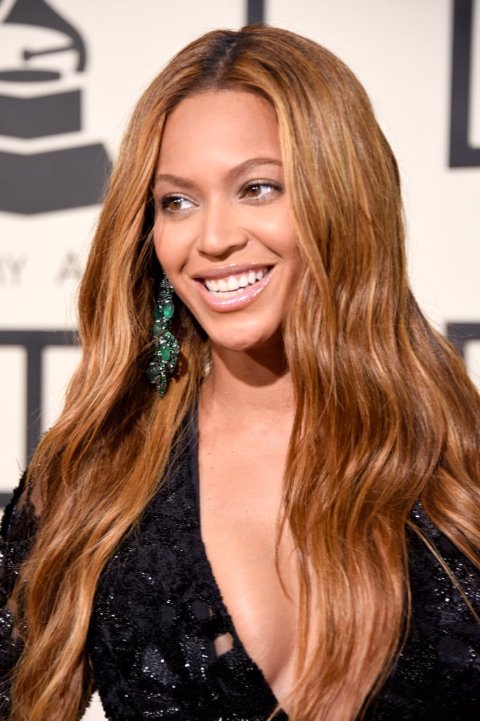 Beyoncé's Lorraine Schwartz drop earrings couldn't hide behind her flowing locks. The emerald gems only played up her natural glow.