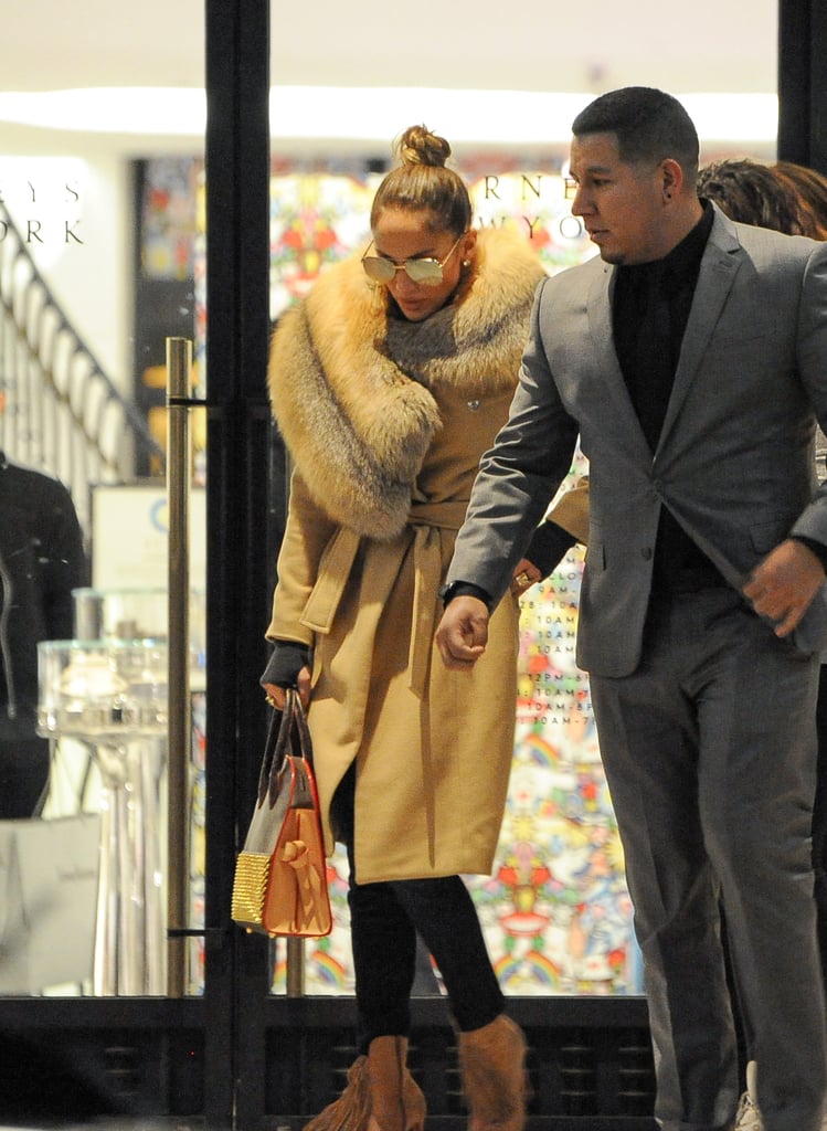 Jennifer Lopez Wearing a Wrap Coat With a Fur Collar 2016