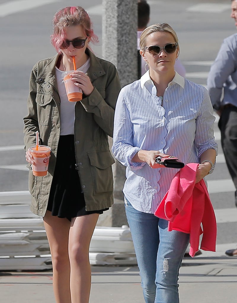 Reese Witherspoon and Ava Phillippe Getting Juice in LA