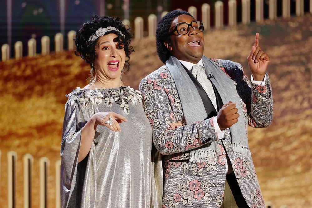 Maya Rudolph and Kenan Thompson at the 2021 Golden Globes