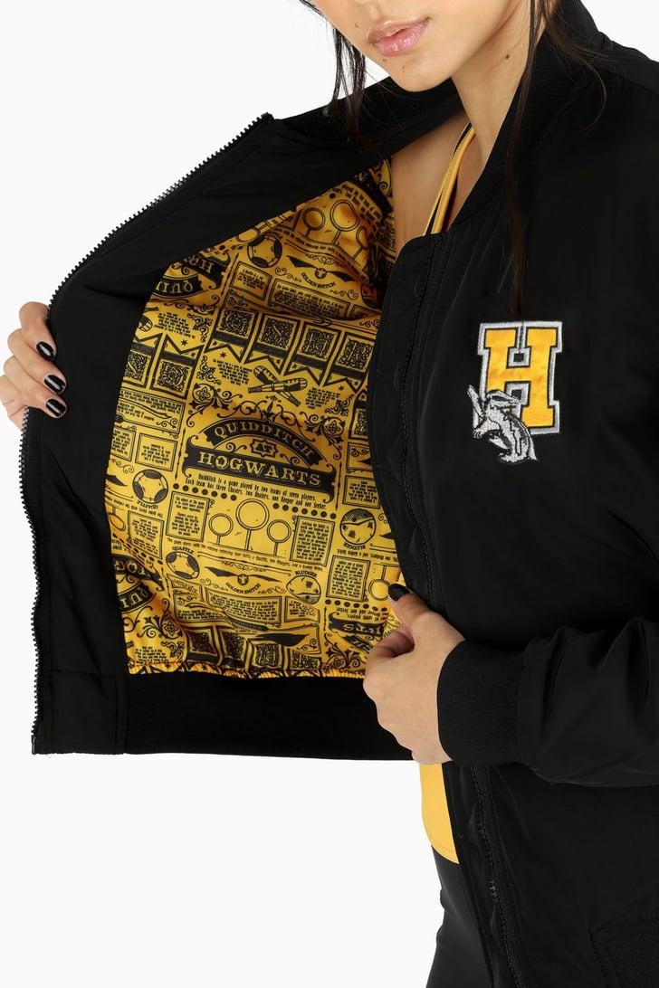 Amazon.com: Cinereplicas Harry Potter - Quidditch Sweater Hufflepuff - L -  Official License Yellow : Clothing, Shoes & Jewelry