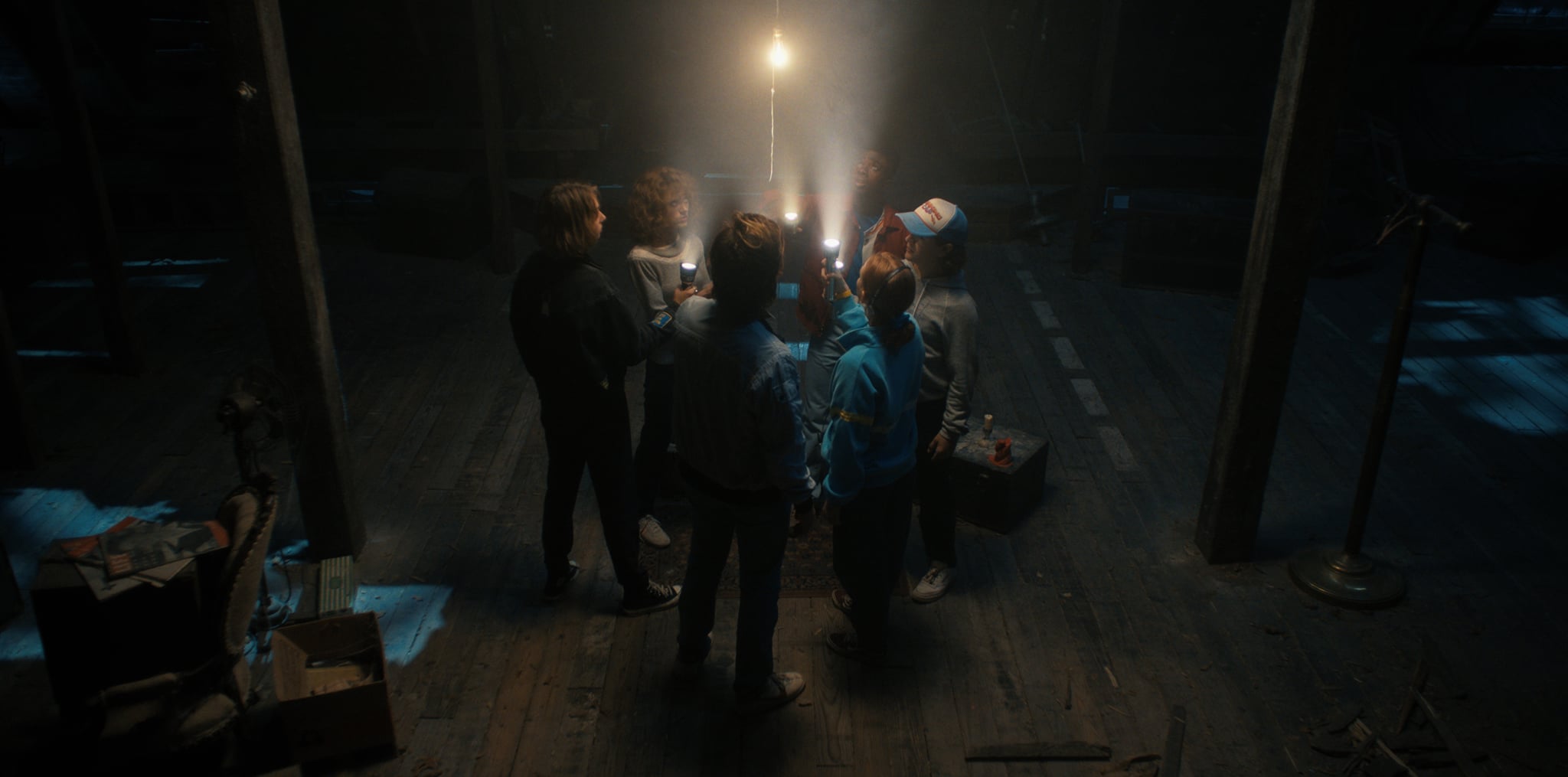 STRANGER THINGS. (L to R) Maya Hawke as Robin Buckley, Natalia Dyer as Nancy Wheeler, Joe Keery as Steve Harrington, Caleb McLaughlin as Lucas Sinclair, Sadie Sink as Max Mayfield, and Gaten Matarazzo as Dustin Henderson in STRANGER THINGS. Cr. Courtesy of Netflix © 2022