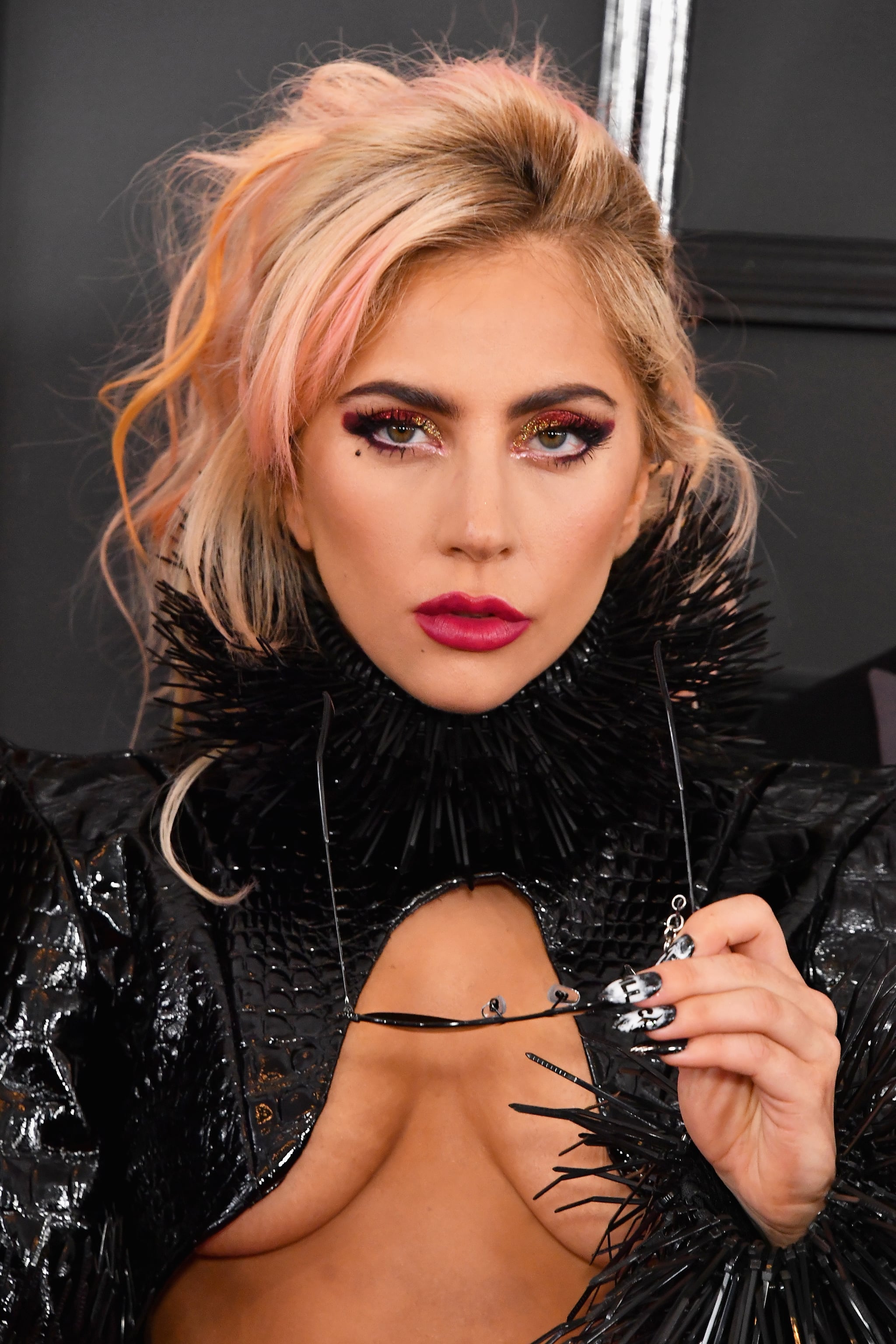 Lady Gaga z różowo-złotymi włosami