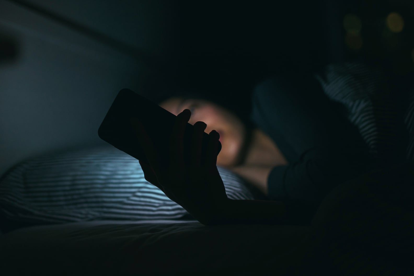 why do i awake in the middle of the night