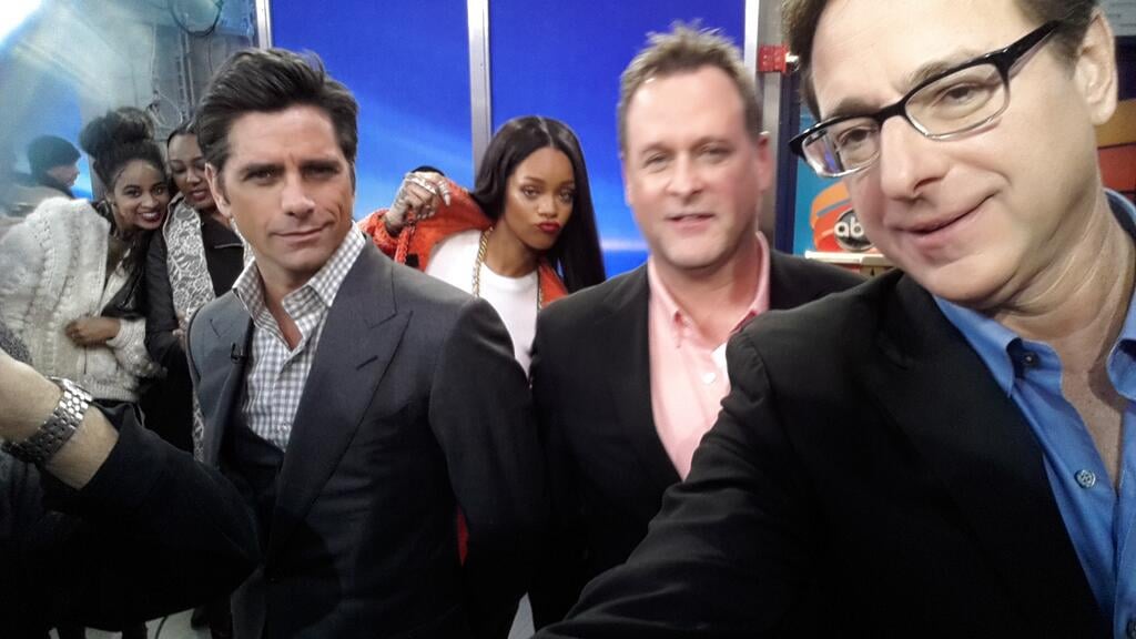 While the group was on set, Rihanna also had one epic photobomb moment.
Source: Twitter user GMA