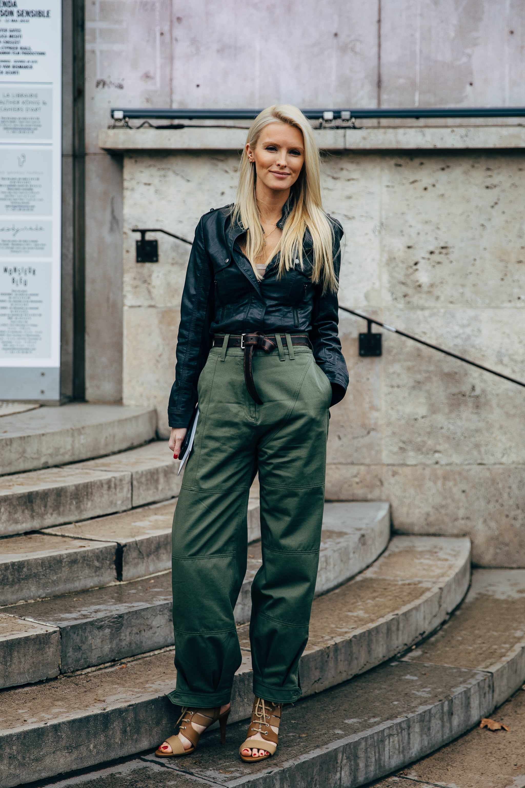 green cargo pants outfit