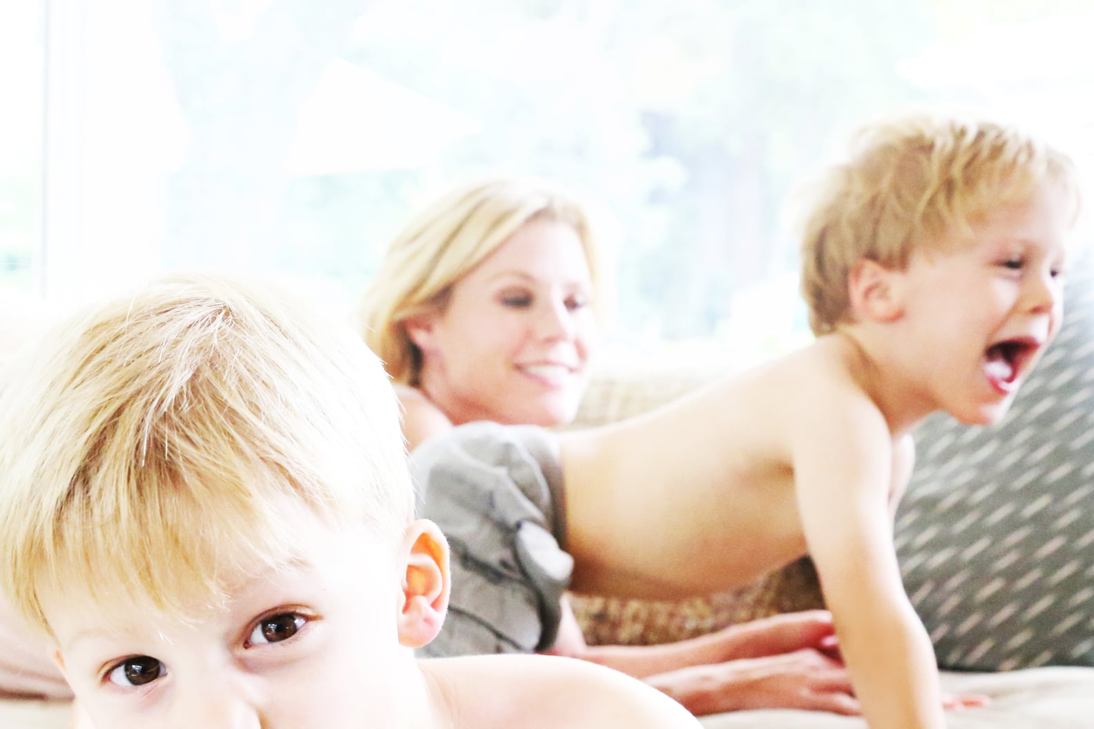 Julie Bowen Talks Motherhood With The Glow PS Family(01)