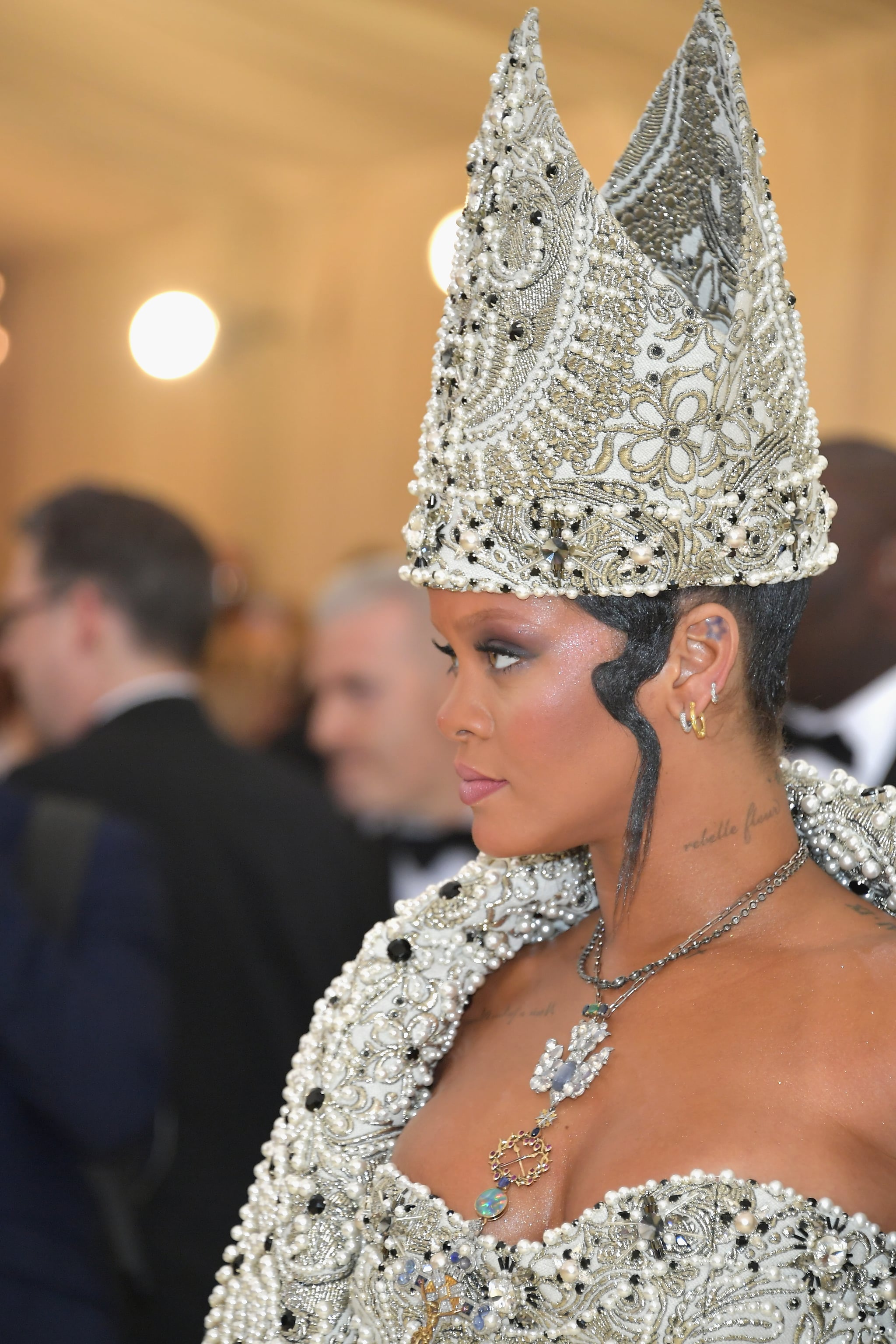 Rihanna At The 2018 Met Gala All Hail Queen Fenty Zoom In On Rihanna S Epic Met Gala Beauty Look Popsugar Beauty Photo 7