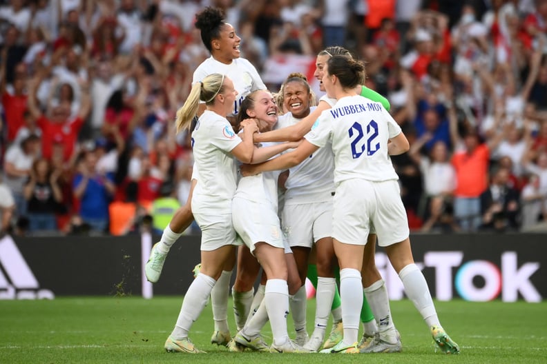 England's team players celebrate after winning at the end of the UEFA Women's Euro 2022 final football match between England and Germany at the Wembley stadium, in London, on July 31, 2022. - England won 2 - 1 against Germany - No use as moving pictures o