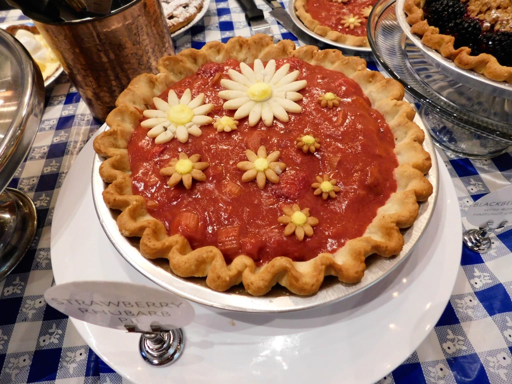 Strawberry Rhubarb Pie With Vanilla Daisy Cookies