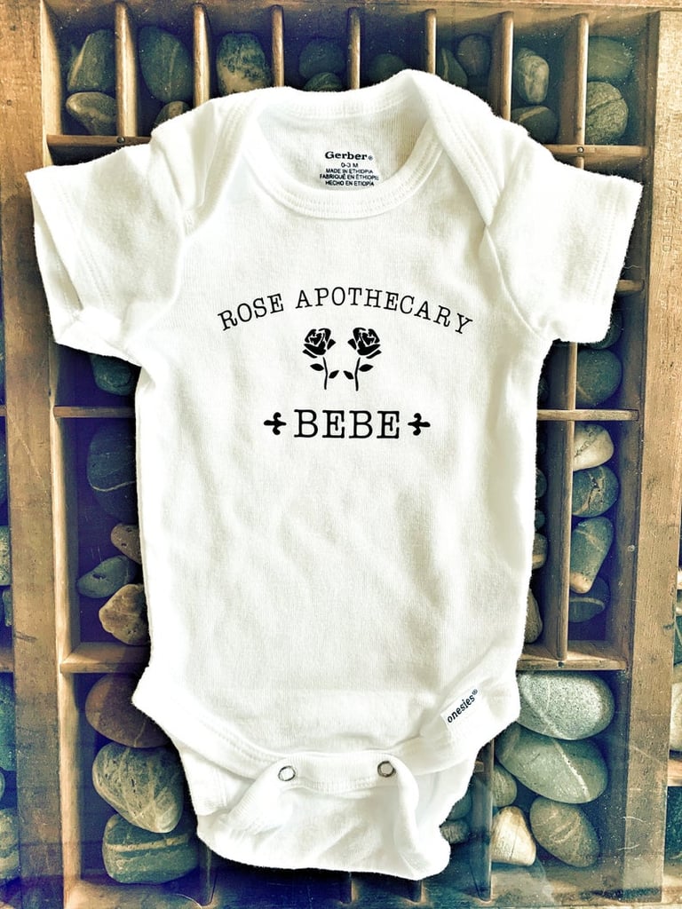 Schitt’s Creek Rose Apothecary Bébé Onesie