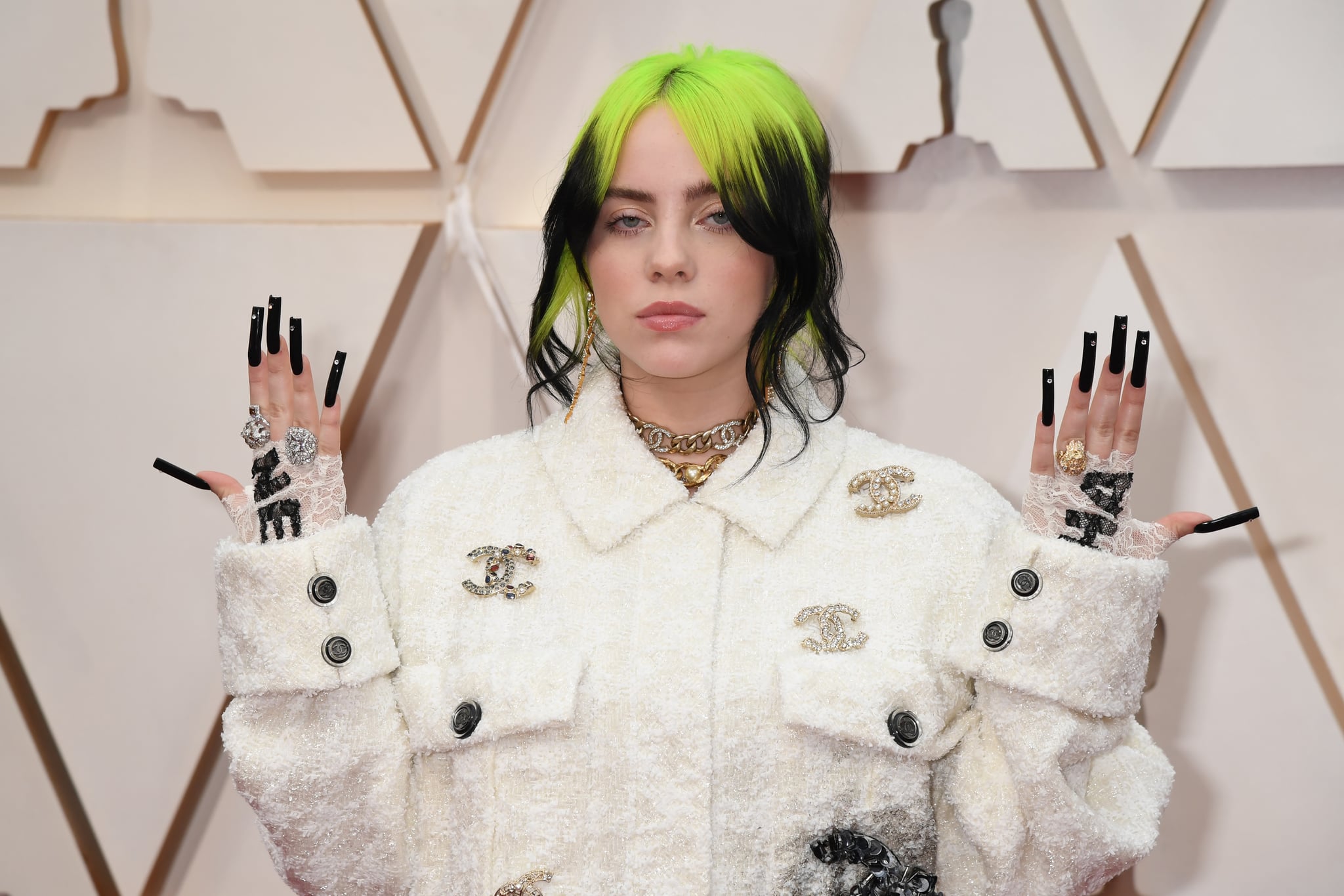 HOLLYWOOD, CALIFORNIA - 09 DE FEBRERO: Billie Eilish asiste a los 92º Premios anuales de la Academia en Hollywood y Highland el 09 de febrero de 2020 en Hollywood, California.  (Foto de Jeff Kravitz/FilmMagic)