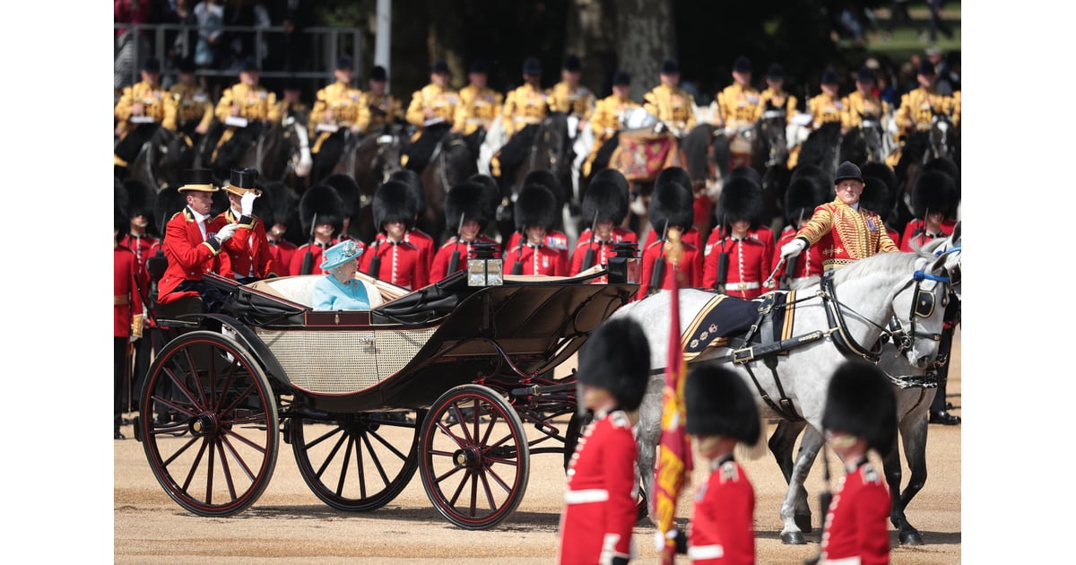 Королевский парад. Парад the Trooping the Colour. The Trooping of the Colour в Великобритании. Королева на параде Trooping the Colour. Королевская карета Елизаветы 2.