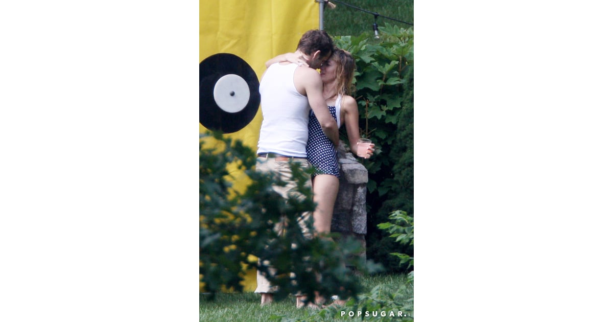 Blake Lively And Ryan Reynolds Couple Pictures Popsugar Celebrity Photo 33 