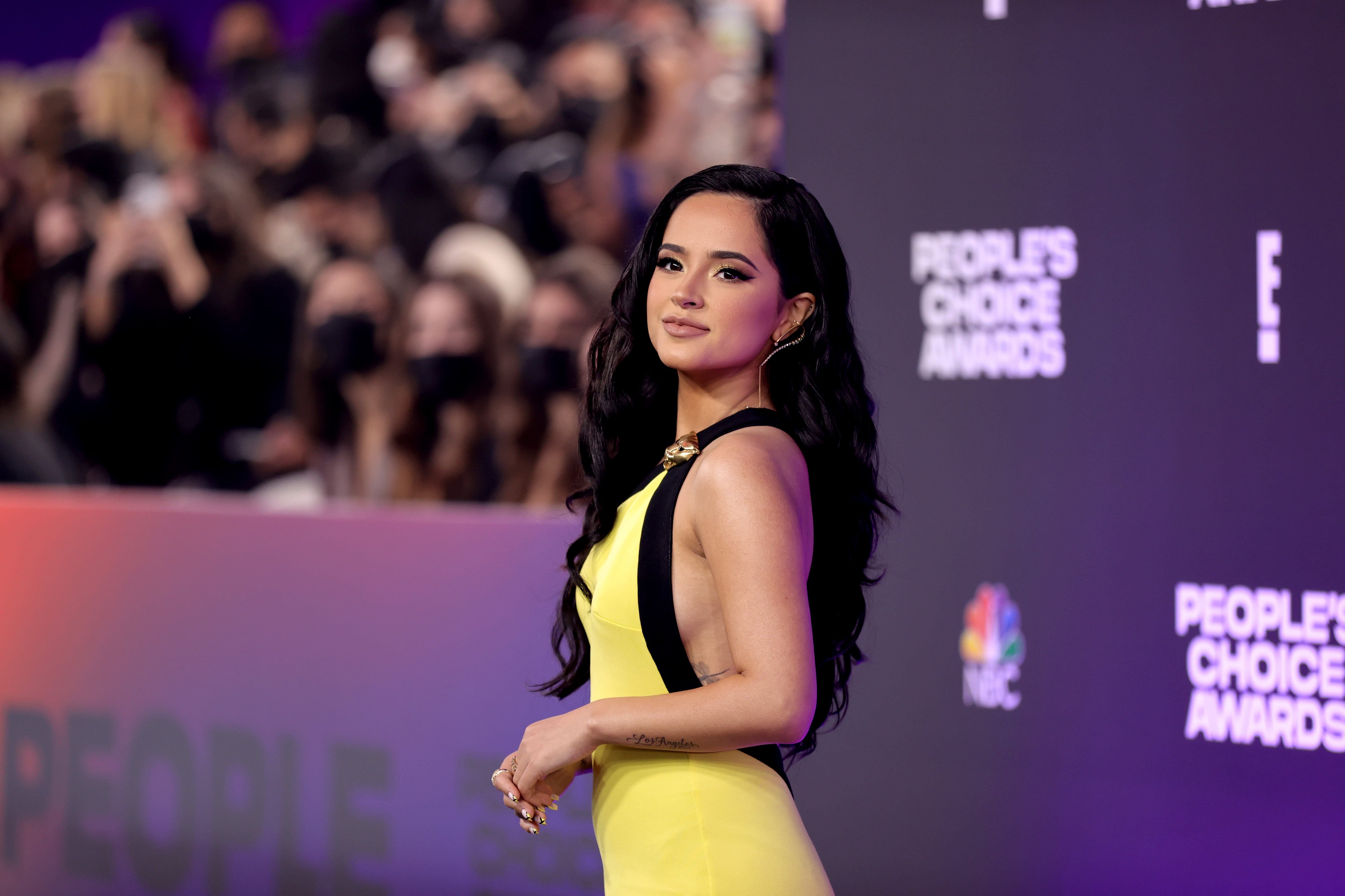 Becky G's Sexy Yellow Dress at the People's Choice Awards | PS Fashion