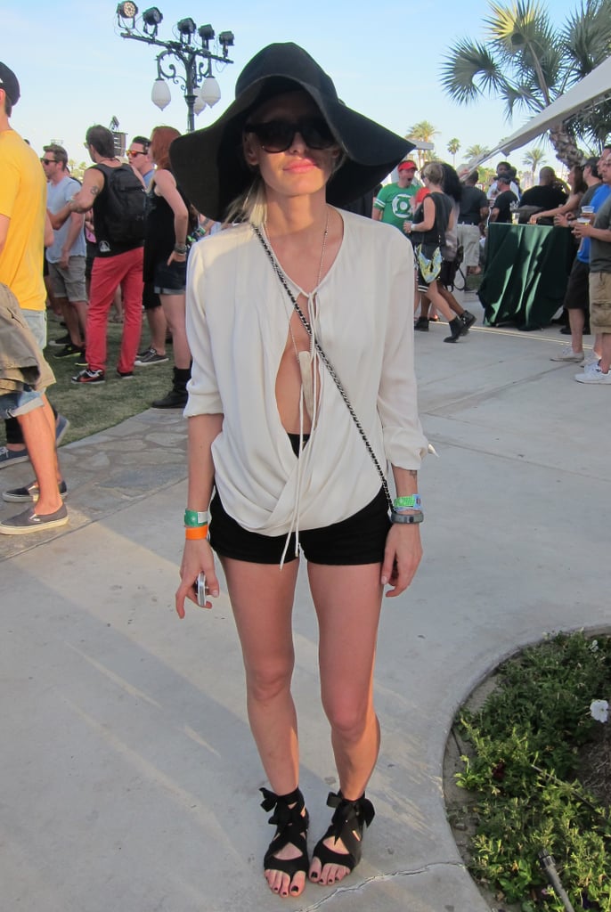 We don't know what we love more — her big floppy hat or handmade horn necklace.
Source: Chi Diem Chau